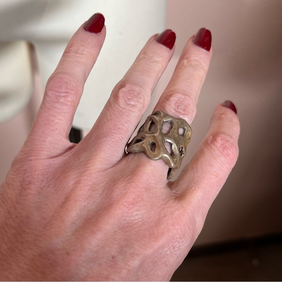 Vintage Heavy sterling silver Brutalist Rustic Goth Mobwife thick Wide Band - Picture 16 of 17